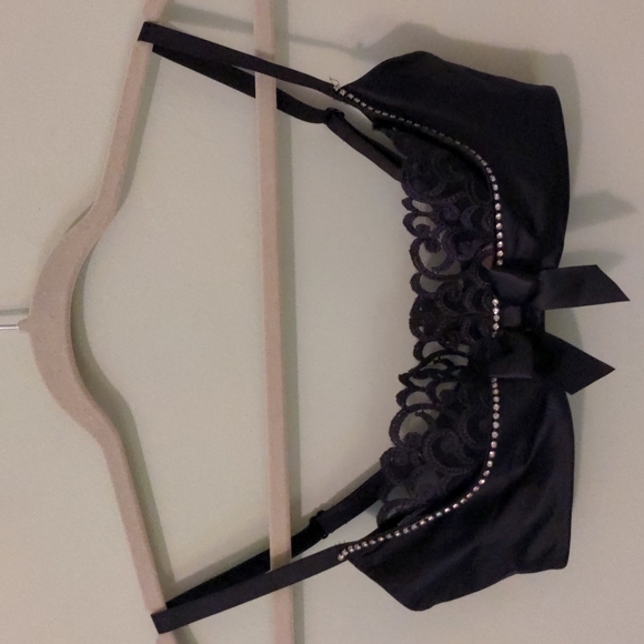 SOLD✅ Victoria's Secret, Black 34B Bra/L Garter - Picture 2 of 16